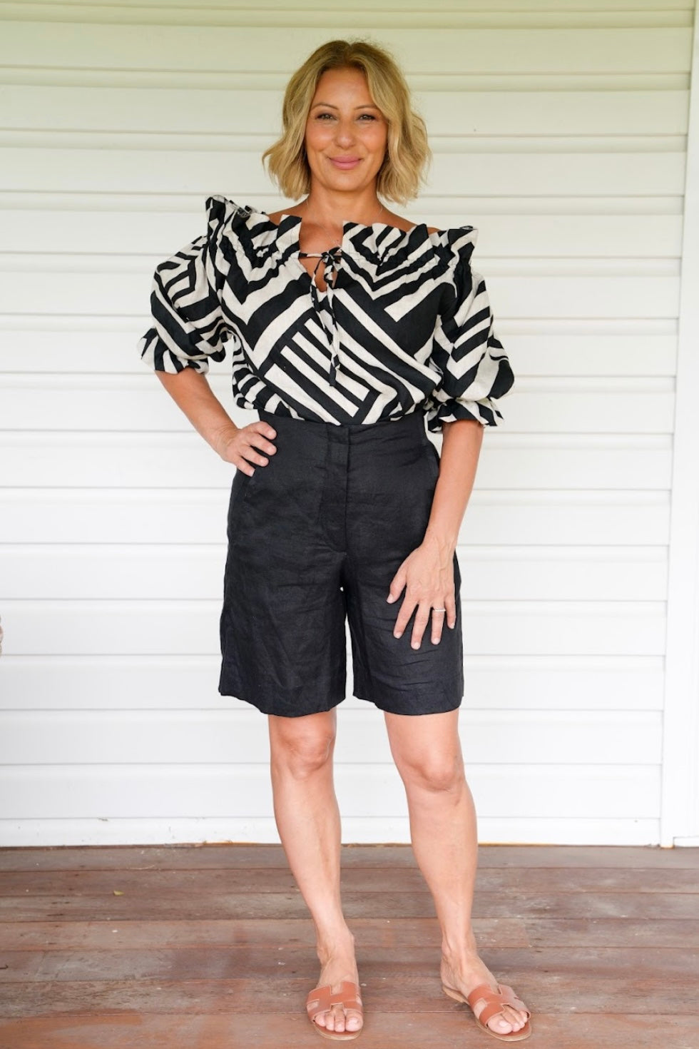 Bella Ruffle Top - Black/Ecru Print