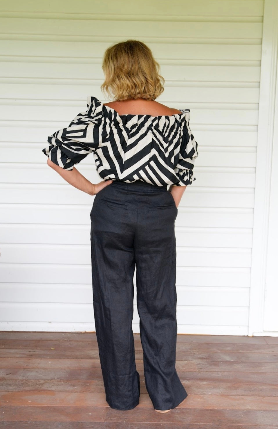 Bella Ruffle Top - Black/Ecru Print