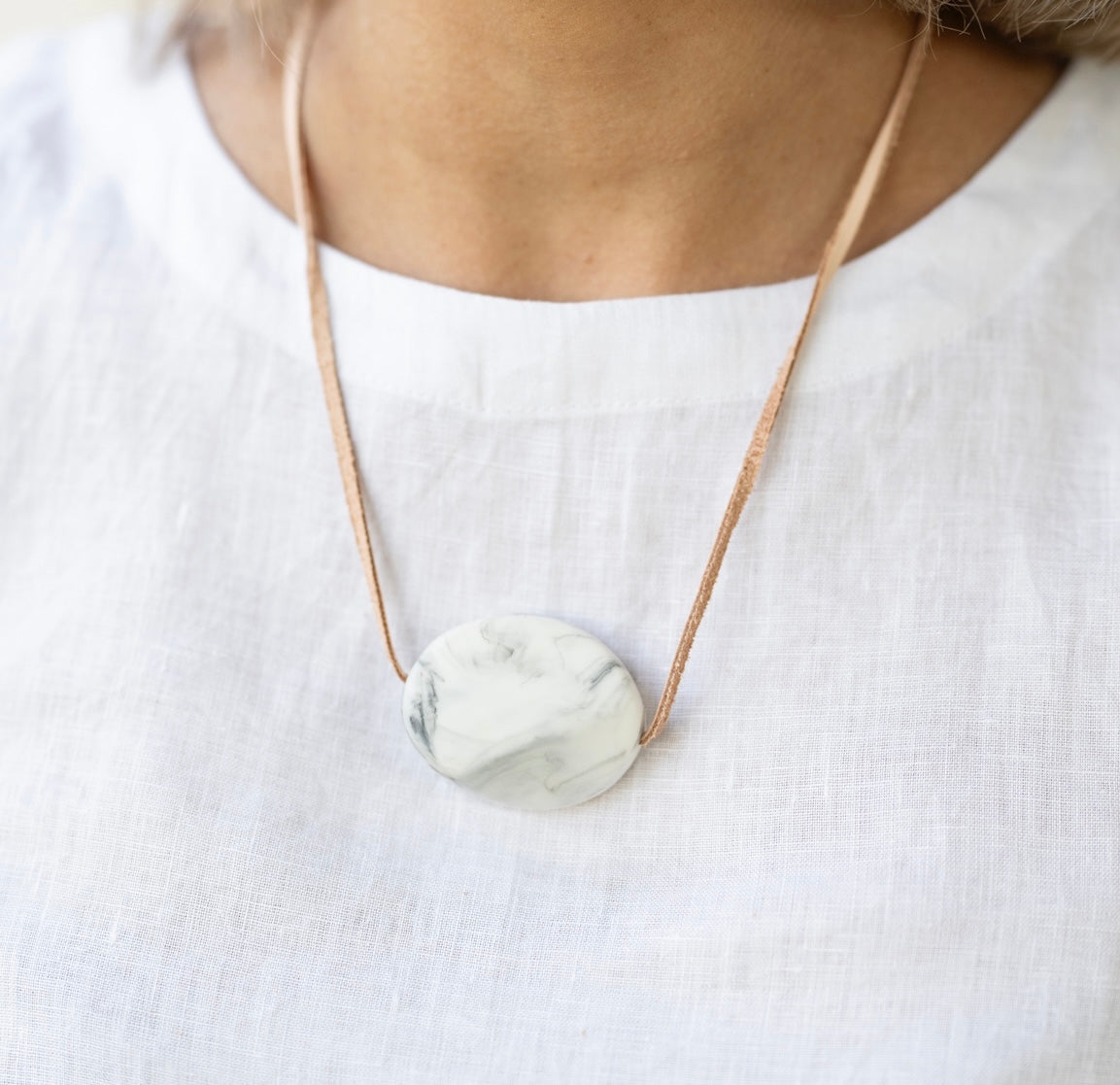 Pebbles Resin and Leather Necklace - White Marble