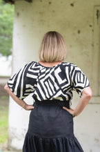 Load image into Gallery viewer, Lily Linen Top - Ecru/Black Print