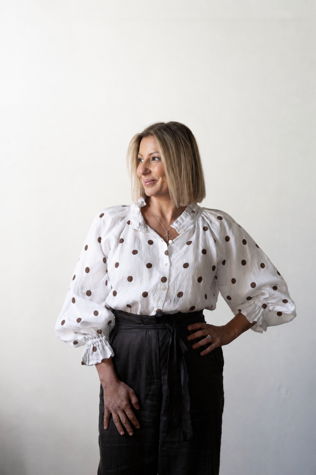 Daisy Linen Top - White with Espresso Dot